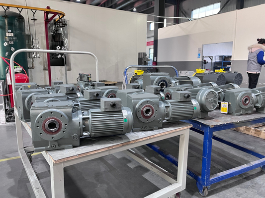 Gearmotor κιβωτίων ταχυτήτων σειράς Ρ ελικοειδές υψηλό φορτίο μειωτών και υψηλή ροπή