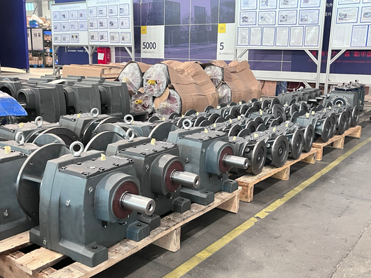 Gearmotor κιβωτίων ταχυτήτων σειράς Ρ ελικοειδές υψηλό φορτίο μειωτών και υψηλή ροπή